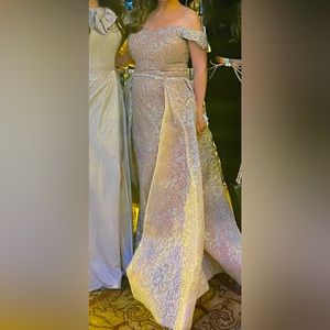 Beautiful gown with detachable skirt